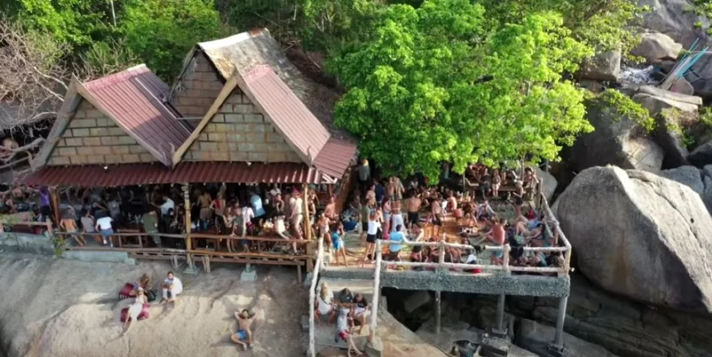 Insula Koh Phangan este renumită pentru viața de noapte. Foto Captură video YouTube