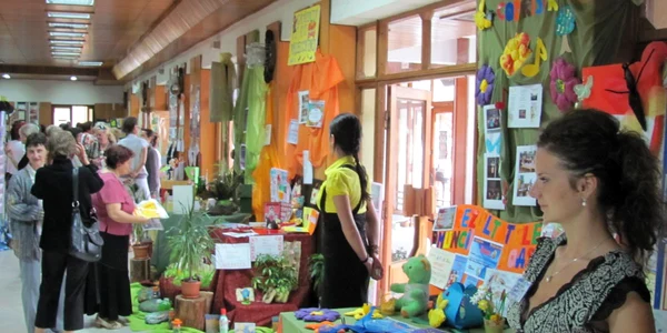 Grădiniţele din oraş şi-au expus oferta educaţională la Casa de Cultură
