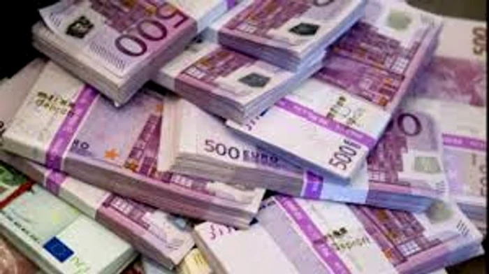 
    Un teanc de bancnote noi prevestesc prosperitate, numeroase avantaje financiareSursa foto: Click.ro  