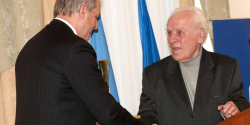 Decanul de vârstă de la Spitalul Republican, doctorul Timofei Moșneaga, a fost premiat de ministrul Sănătății