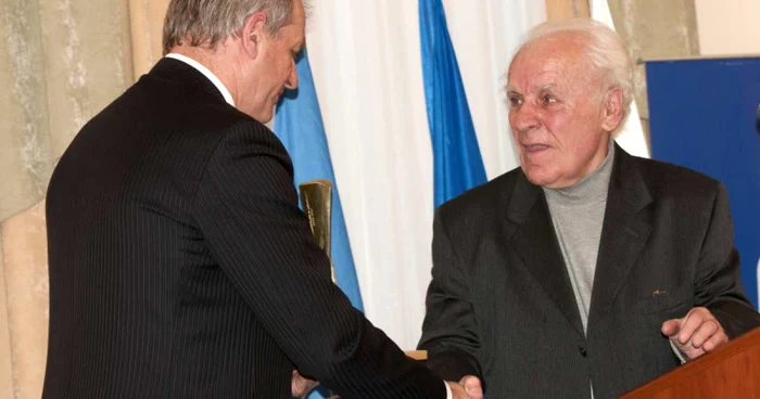 Decanul de vârstă de la Spitalul Republican, doctorul Timofei Moșneaga, a fost premiat de ministrul Sănătății