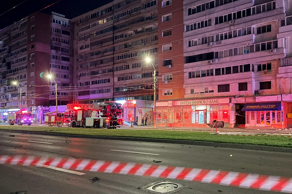 Val de ironii după mesajele MApN legate de drona căzută în Galați. Mii de comentarii au împărțit internetul în două: „Blocul era pe direcția dronei”
