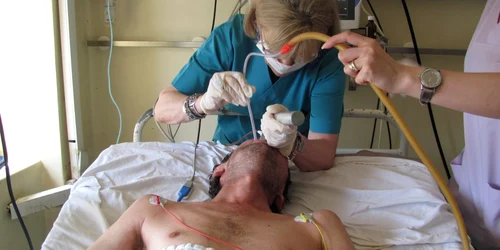 În momentul în care a ajuns la spital, tânărul era în comă 