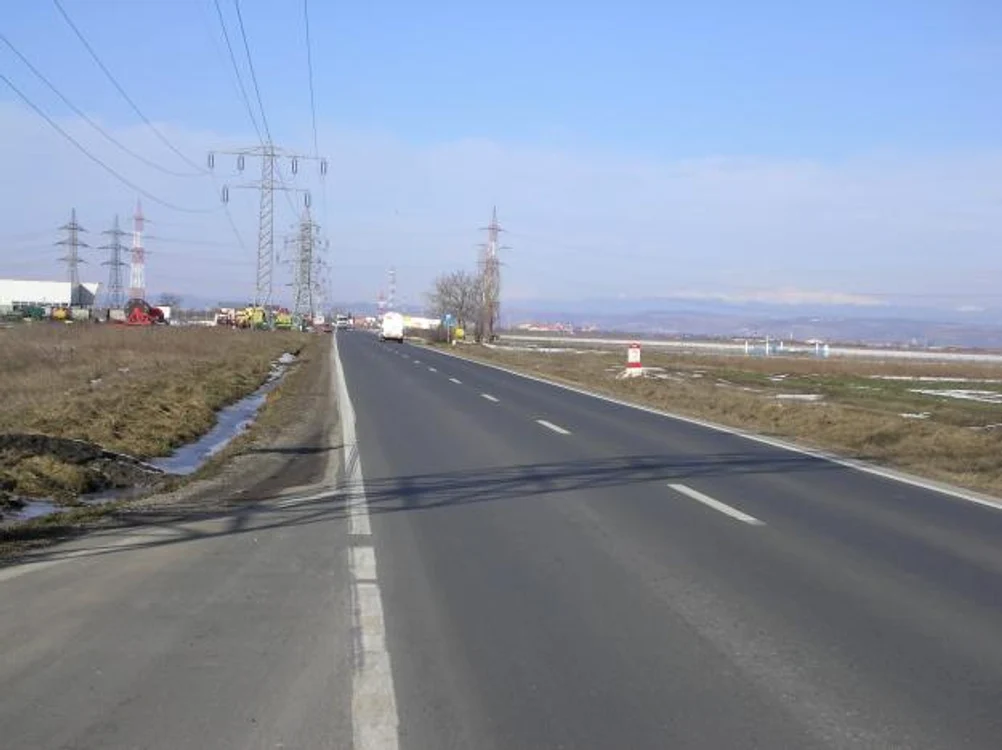 
    Circulaţia va fi deviată pe DN 72A şi DJ 725  