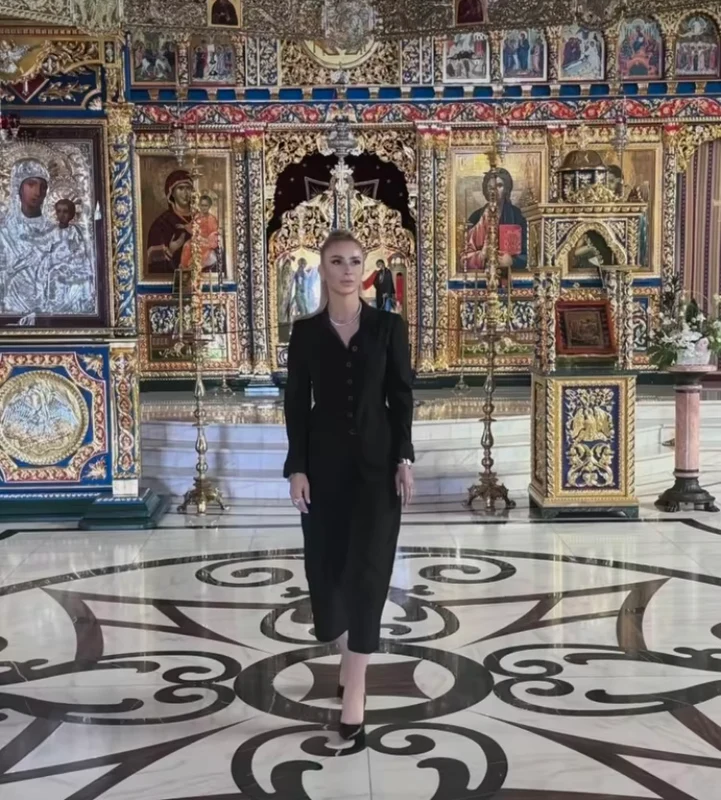 Anamaria Prodan, la Mănăstirea Pantocrator de Sfânta Maria Mică foto: Instagram 