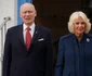 Regina Camilla cu broșă din safir, GettyImages