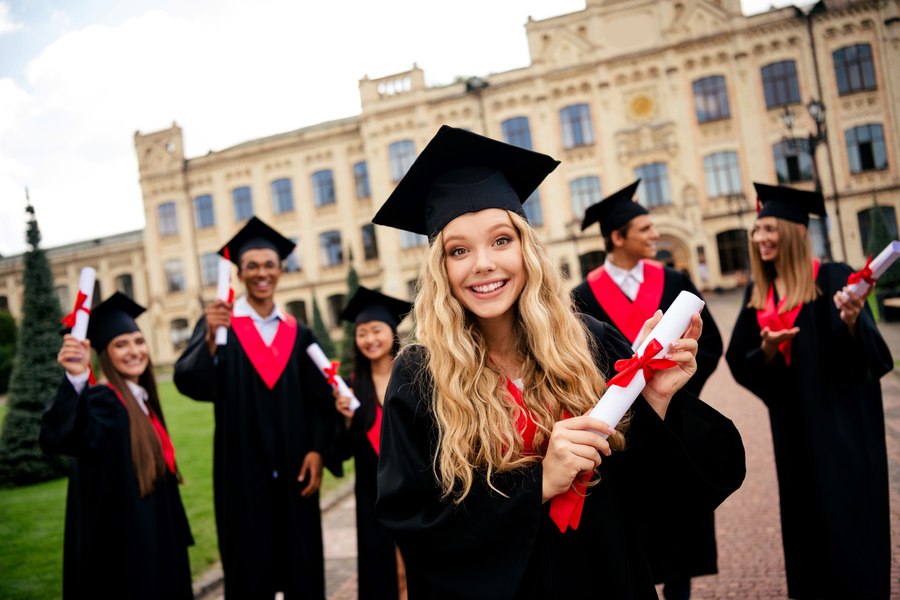 România, pe ultimul loc în UE la educația tinerilor. Țările cu cei mai mulți absolvenți de învățământ superior