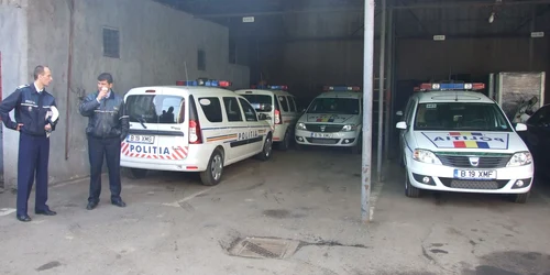 Maşinile cu noile radare sunt parcate în curtea Inspectoratului Judeţean de Poliţie 