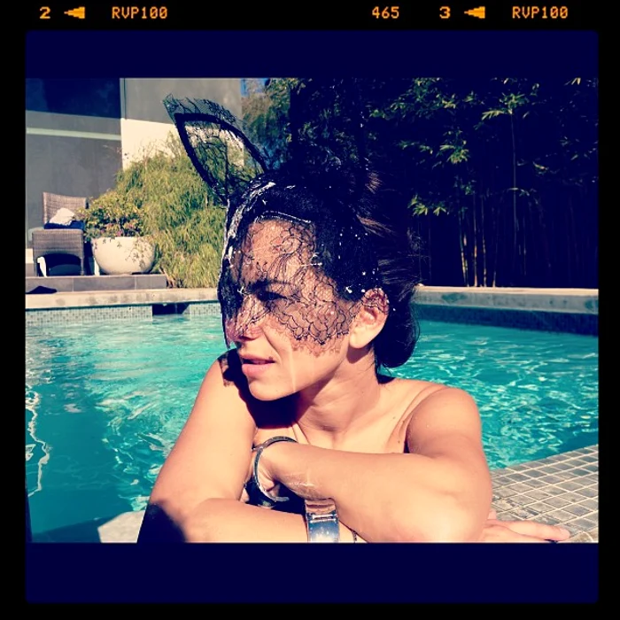 inna, goala piscina, cantareata