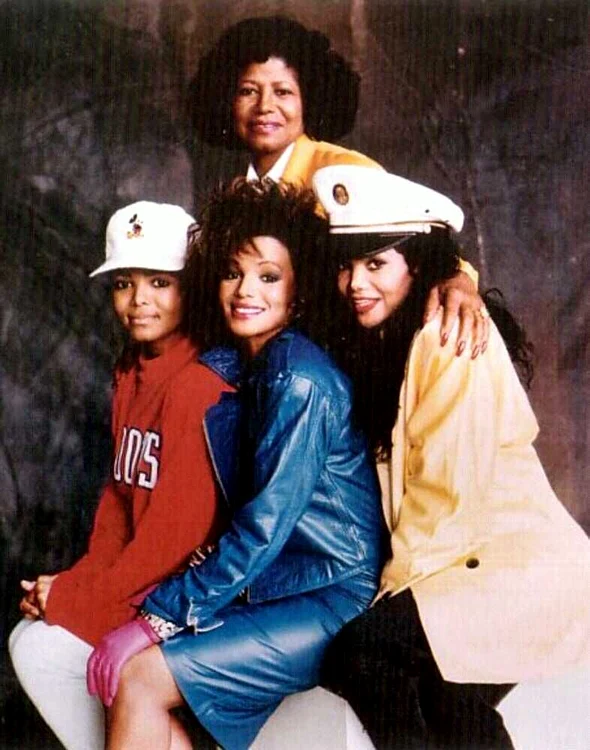 
    Surorile Jackson  