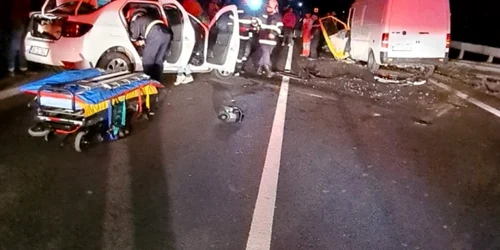 Accident rutier pe Valea Oltului la Robeşti - Vâlcea pe DN 7 cu cinci victime cetăţeni spanioli Foto Adevărul