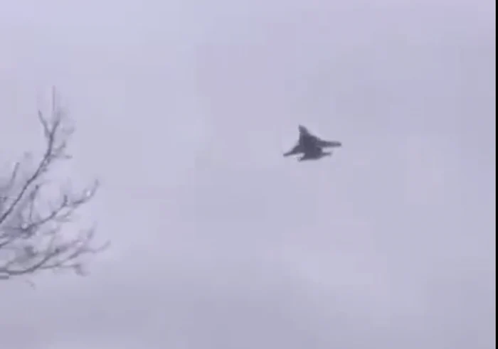 Bombardierul rus SU-34 ar fi fost observat zburând deasupra Harkov FOTO captură Twitter