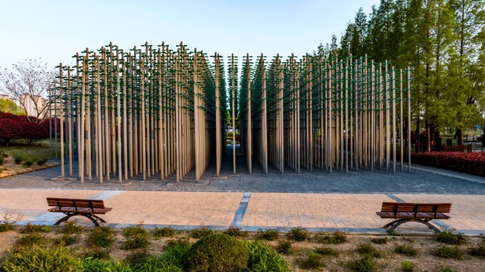 „Pădurea de sticle de bere” a devenit un reper turistic (Foto: Profimedia)