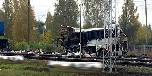 Autobuz lovit de tren in Rusia FOTO RIA Novosti