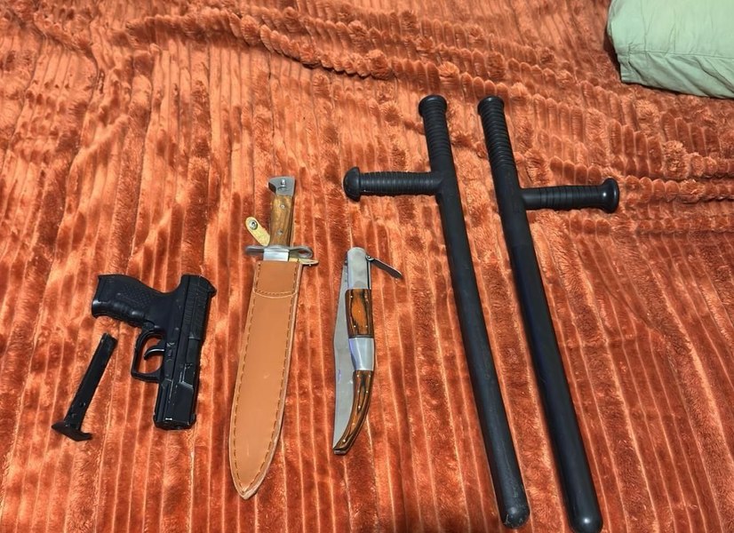 Un adevărat arsenal a fost găsit la influencerii lui Călin Georgescu, în urma perchezițiilor