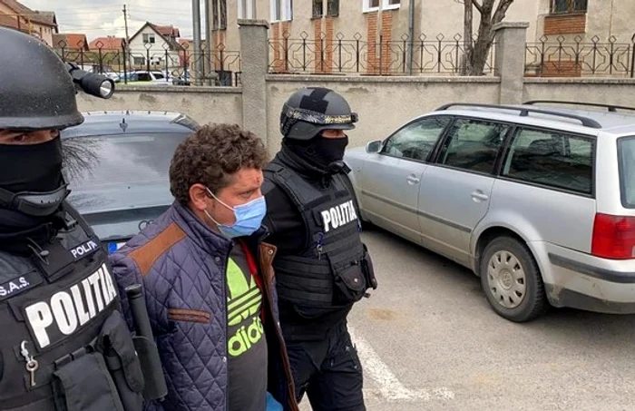 
    Criminalul Alexandru Paştiu a fost dus după gratii Foto: alba24.ro   