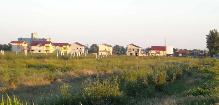Doar patru terenuri gratuite sunt disponibile pentru tinerii care îşi vor construi locuinţe
