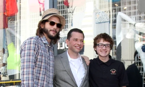 4 doi barbati si jumatate jpg jpeg