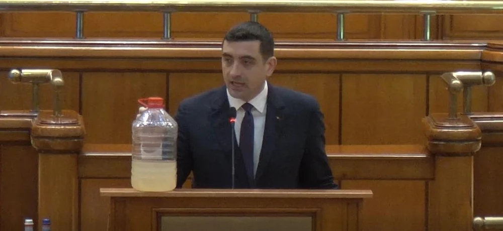 George Simion a dus în Parlament un bidon cu apă de la Curtea de Argeş şi a contestat coaliţia de guvernare