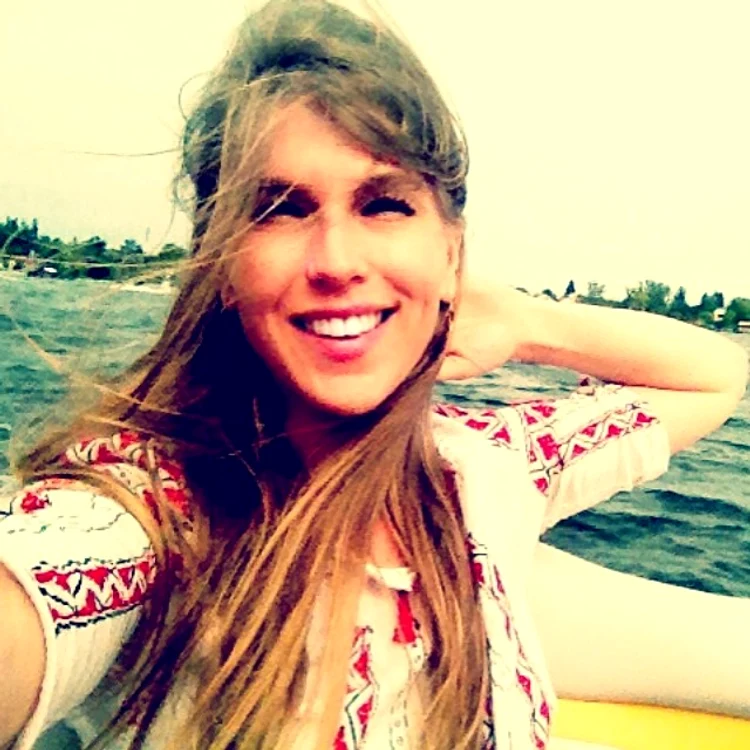 
    Corina Bud FOTO Instagram  