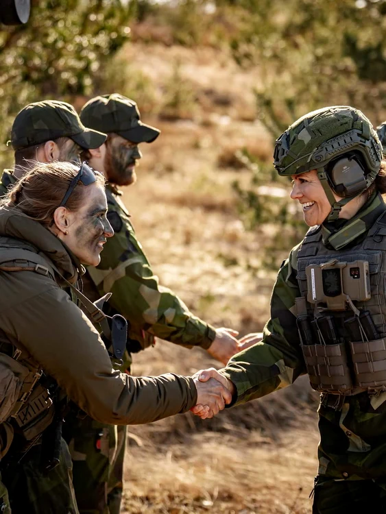 Prințesa Victoria în haine militare, Instagram (4) jpg