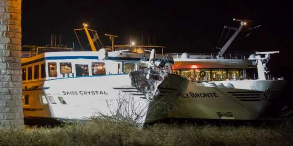 Nava Swiss Crystal implicata intr-un accident pe fluviul Rin FOTO EPA-EFE