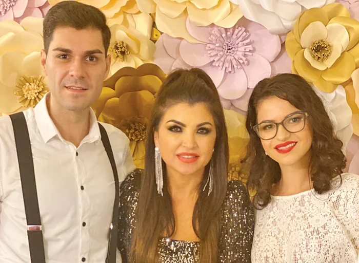 
    Gabriel Dumitru a  petrecut alături de  Claudia Ghiţulescu şi  Beatrice, o prietenă.  Iubita l-a aşteptat acasă  