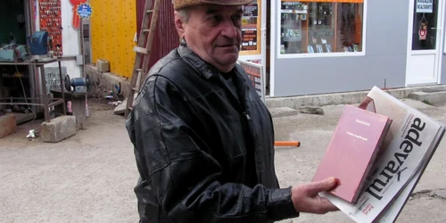 Sucevenii au luat cartea la primele ore ale dimineţii