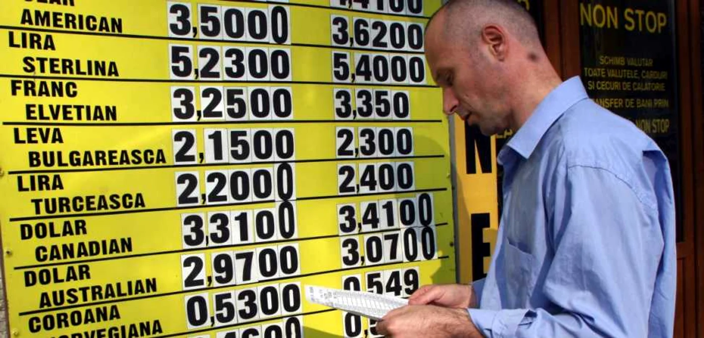 Euro se vindea ieri la casele de schimb valutar cu puţin peste 4,41 lei   FOTO MEDIAFAX