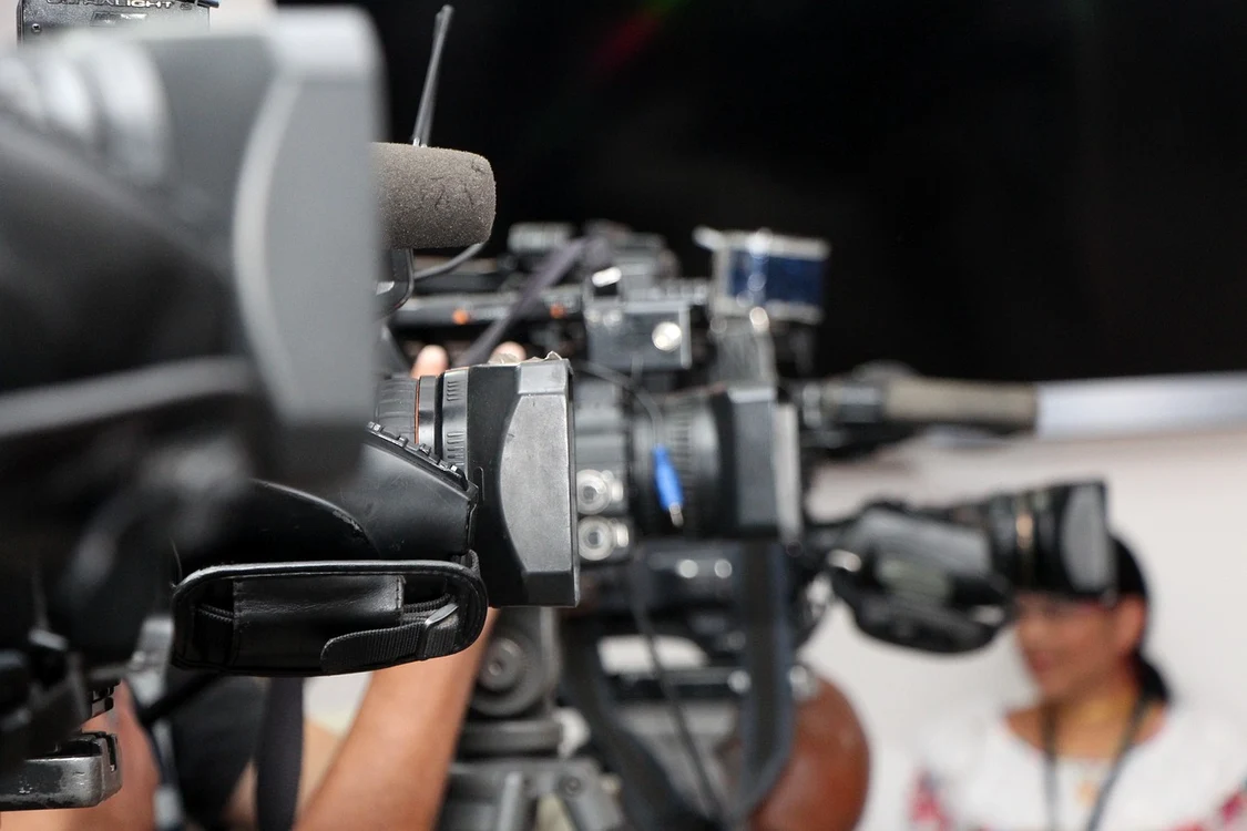 Prezentatoare TV retrasă de pe post / foto: Pixabay 