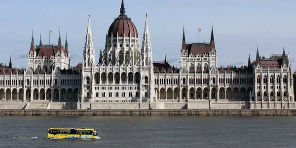 Autocarele amfibie - amfibus River Ride din Budapesta - Ungaria pe Dunăre Foto wikimedia org