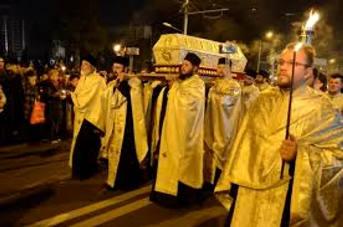 
    Pelerinii și clericii participă la pelerinajul Calea Sfințilorziaruldeiași.ro  