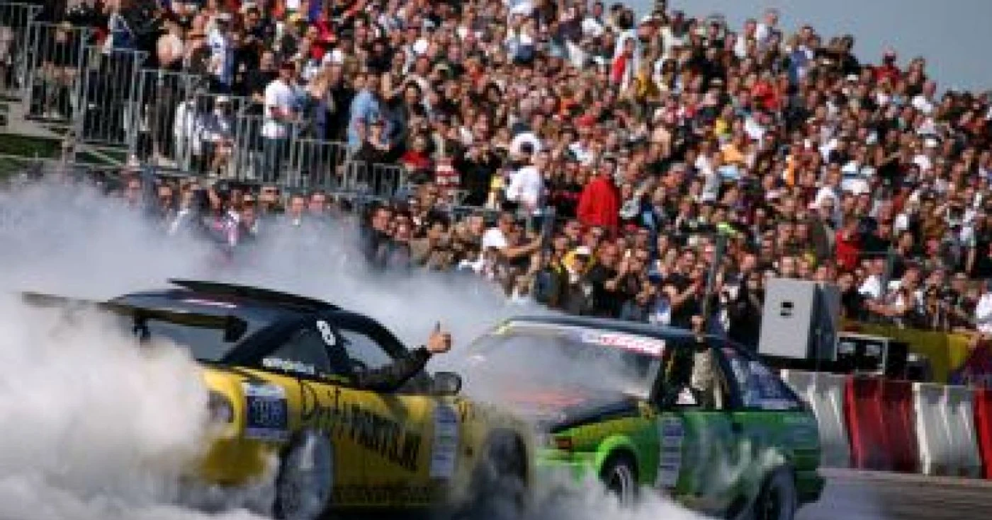 Cluj: „Regii” driftului vor schimba 300 de anvelope la Cluj