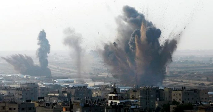 Gaza City, bombardat intens