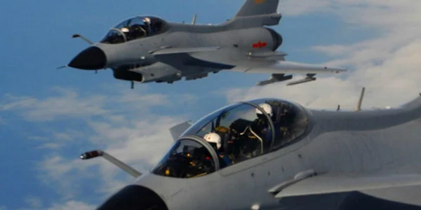 Avioane de vanatoare J-10 FOTO tienphong.vn
