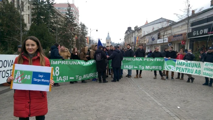 Imagini de la unul dintre protestele societăţii civile din Iaşi