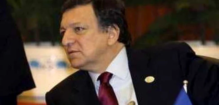 Barroso le cere cehilor "să-şi îndeplinească obligaţiile" şi să semneze Tratatul de la Lisabona