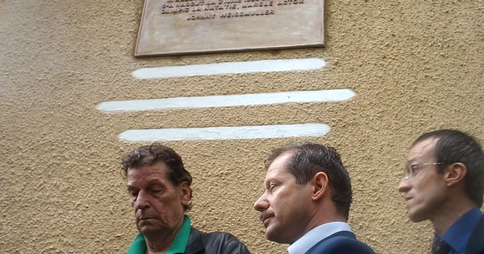 Johnny Weissmuller Jr., alături de Constain Dumitra, la inaugurarea plăcuţei