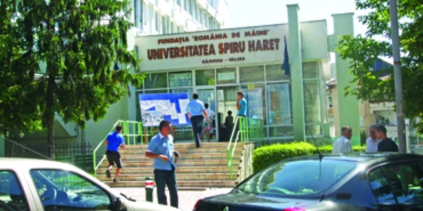 Tinerii se înscriu încă la Spiru Haret