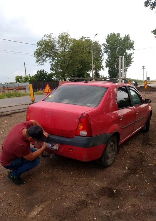 Microbuzul era plin, dar șoferul a fost prins de polițist că nu eliberase bilete