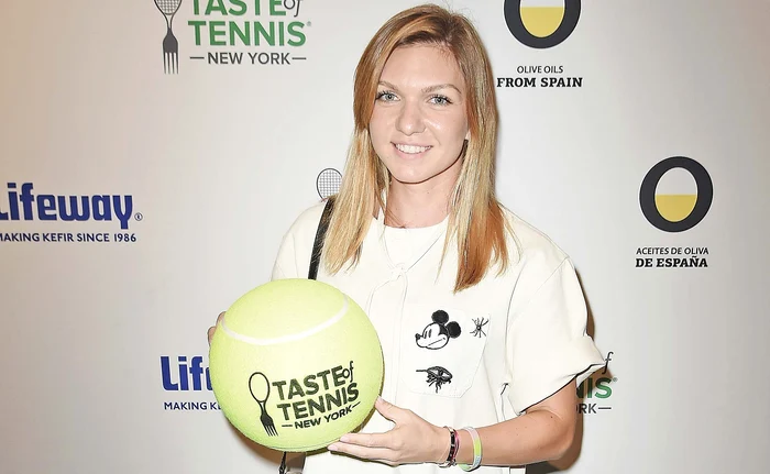 
    Simona Halep a fost asaltată de fotografi pe covorul verdeFoto: Guliver, Getty Images  