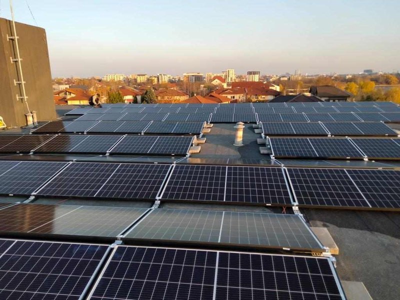Fotovoltaice pe blocuri: Asociația Prosumatorilor cere să se permită locatarilor să folosească și pentru consumul propriu energia produsă
