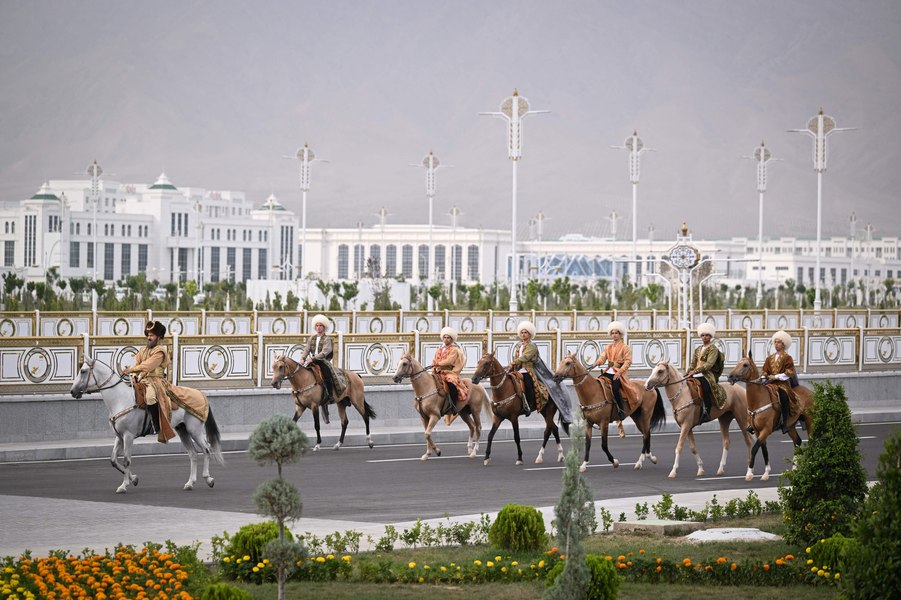 Turkmenistanul a inaugurat cu mare fast oraşul Arkadag, care se vrea „smart” şi „ecofriendly”