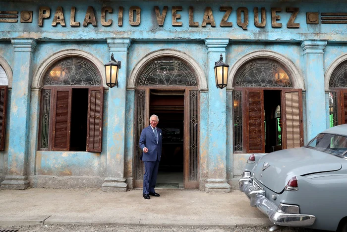 Prințul Charles este fan înfocat al seriei James Bond