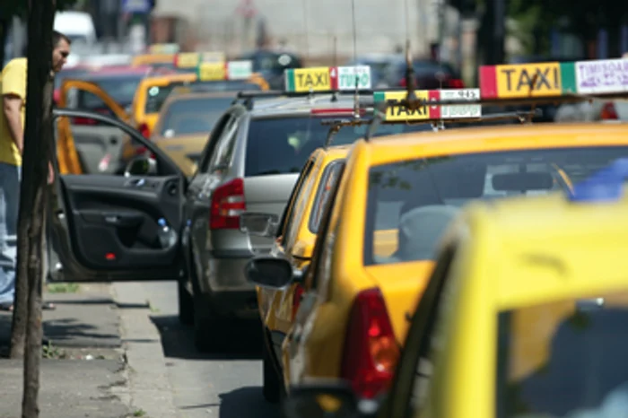 Timişoara: Bănăţenii fiţoşi reclamă mirosul şoferilor de taxi
