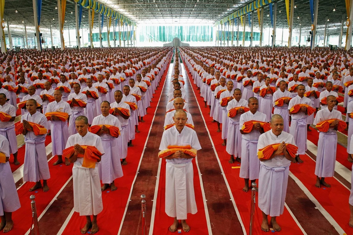 Călugării budişti sunt celebri pentru sesiunile lor de meditaţie.