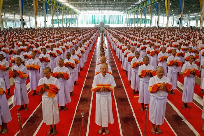 Călugării budişti sunt celebri pentru sesiunile lor de meditaţie.