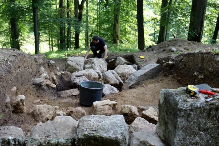 cercetari arheologice in sarmizegetusa regia foto CJ Hunedoara