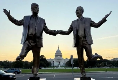statuie trump epstein jpg
