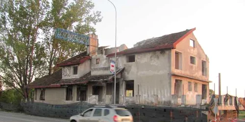 Fostul post de pază al Poliţiei, de pe Calea Aradului, este în paragină. FOTO: Ştefan Both